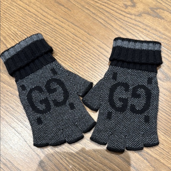 Gucci gloves - Picture 1 of 4